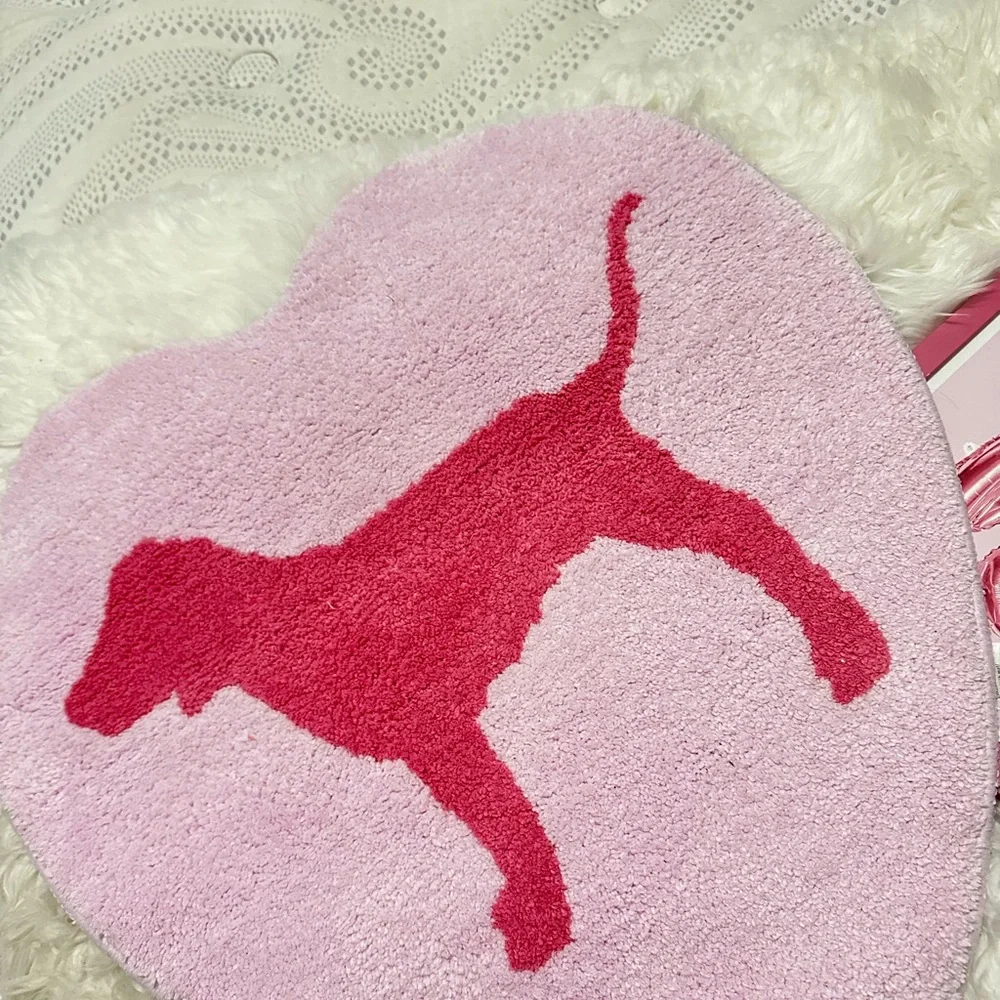PINK Victoria rug for bathroom <3